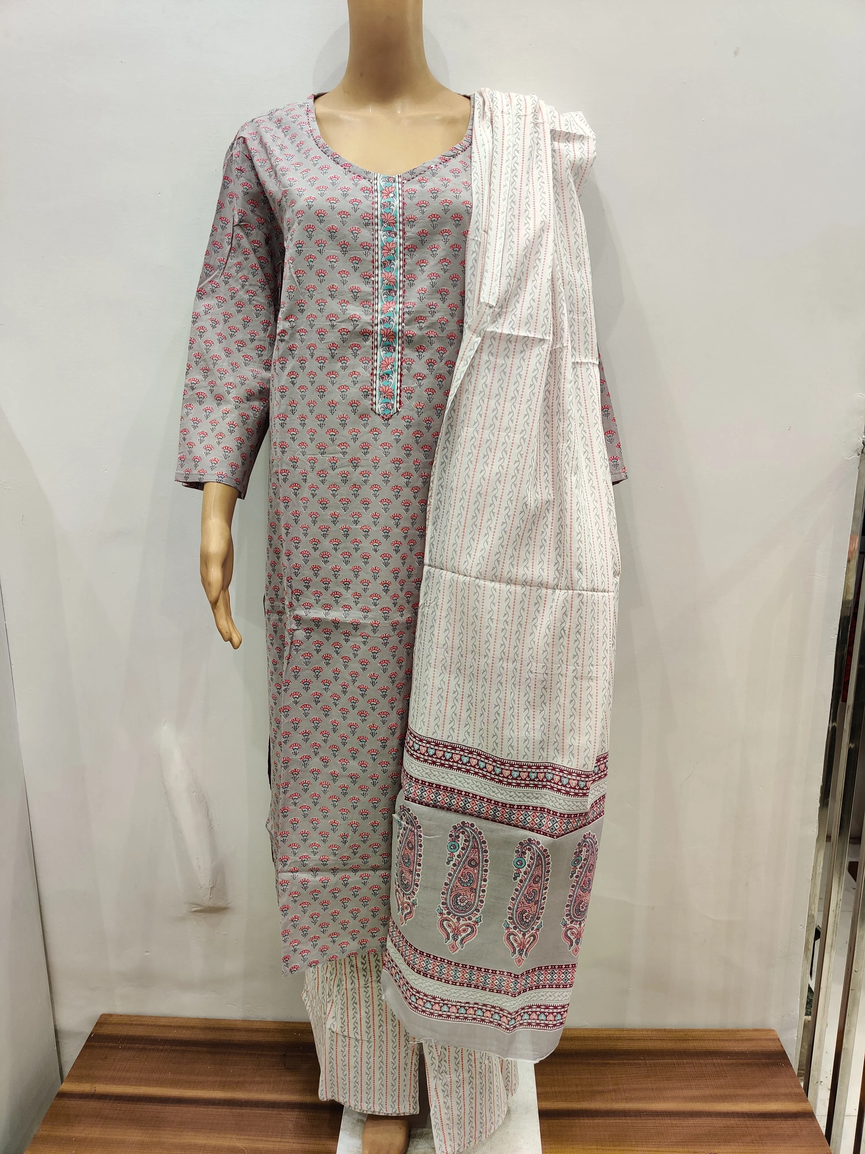 Deutzia Kurta pant with dupatta set