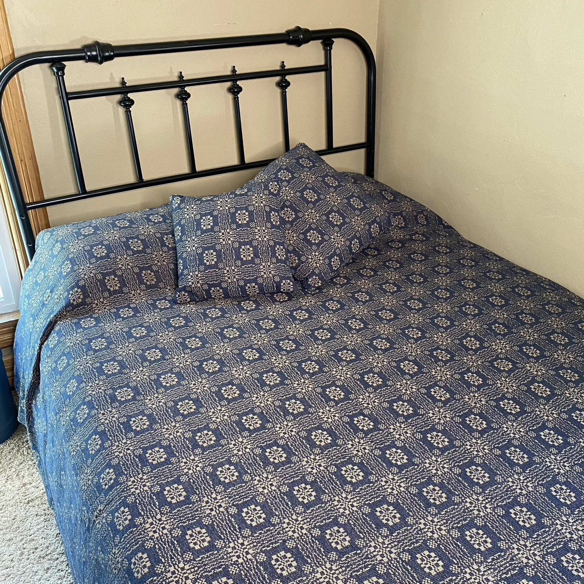 Gettysburg Navy and Tan Woven Coverlet