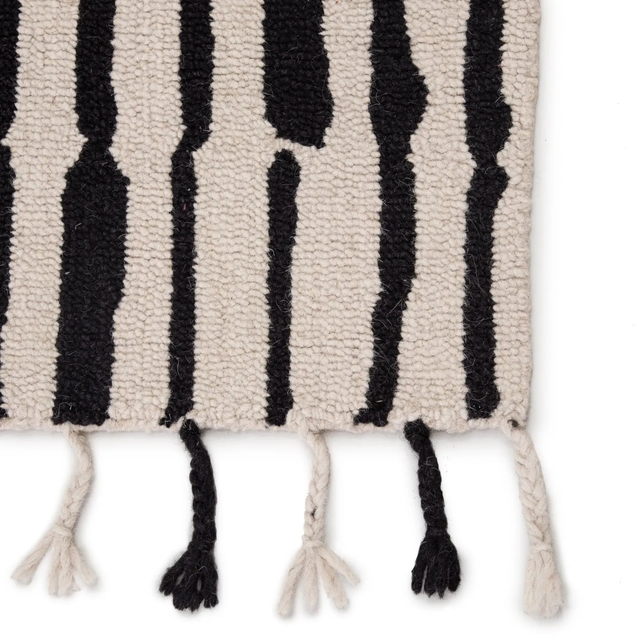 Vera By Nikki Chu VNK08 Black/Ivory Rug